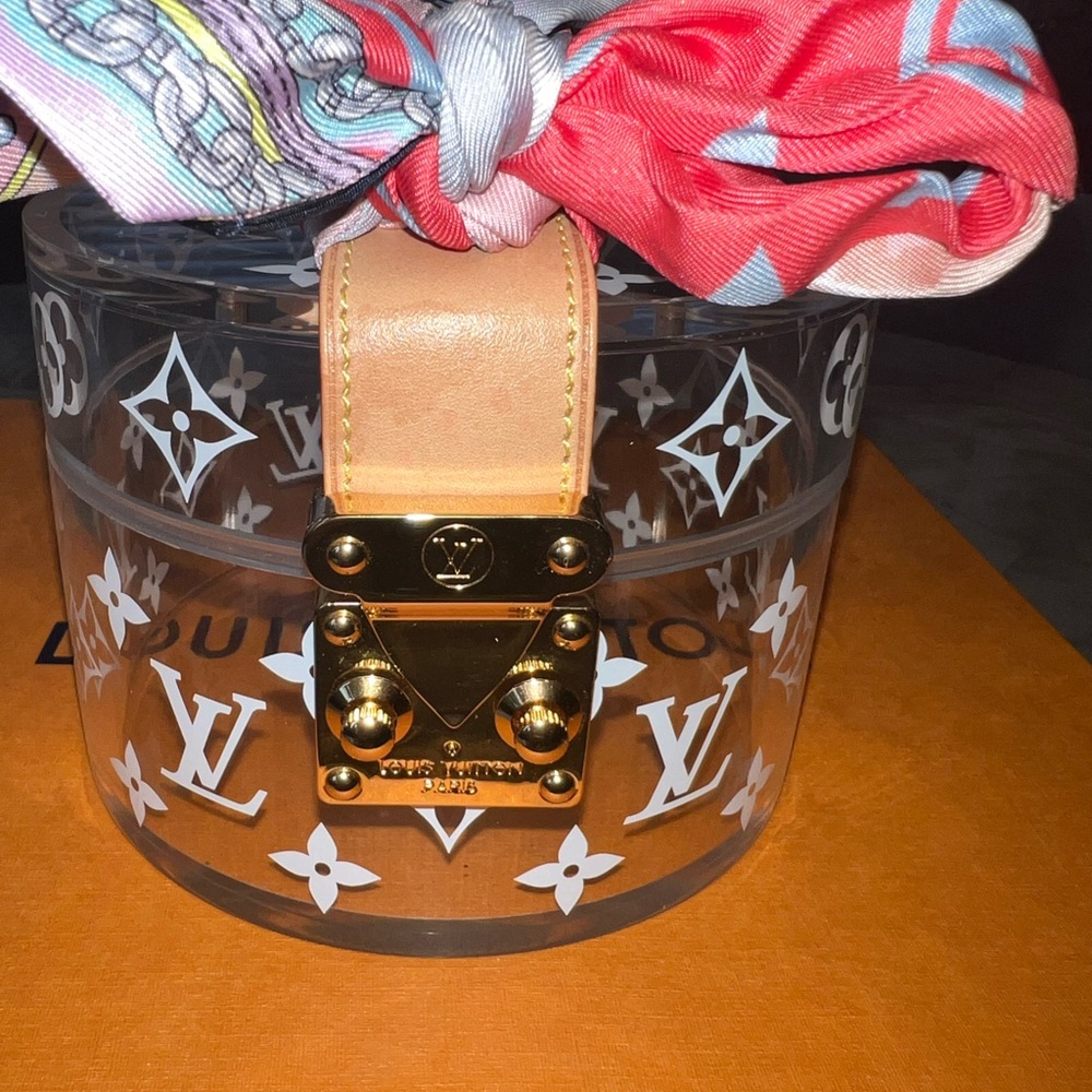 Authentic Louis Vuitton Clear Monogram Acrylic Vanity with Free Pink Scarf - Picture 3 of 7